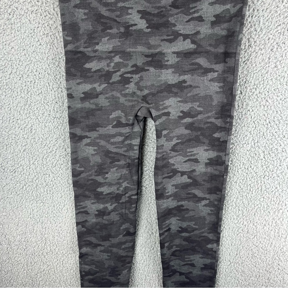 Spanx Women’s Look at Me Now Seamless Cropped Sage Camo Leggings Size Large - Picture 7 of 12